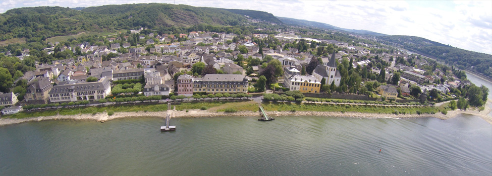 Unkel aus der Vogelperspektive, der Rheinbogen ist rechts erkennbar