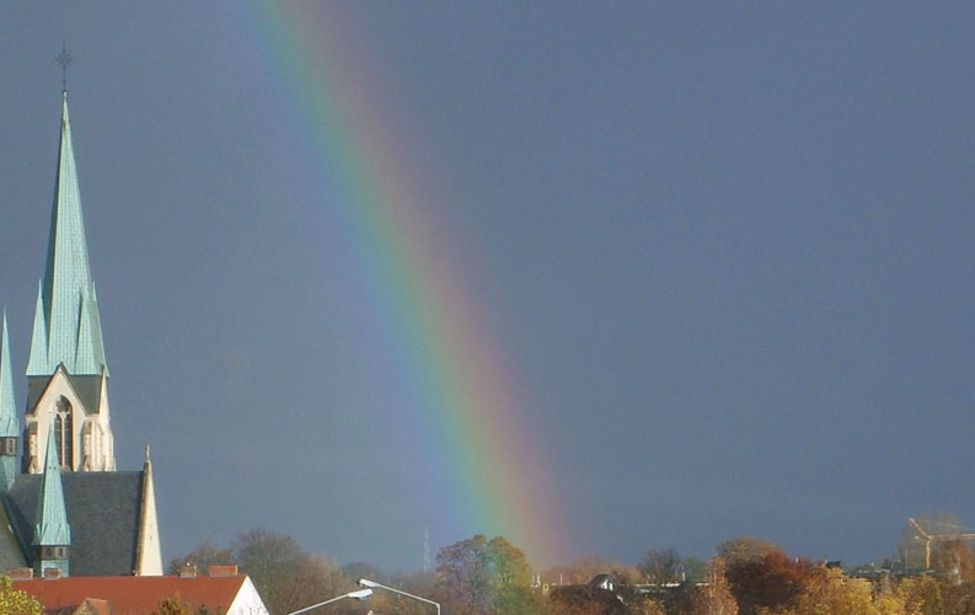 Kirchtürme mit Regenbogen in der Partnerstadt Kamen