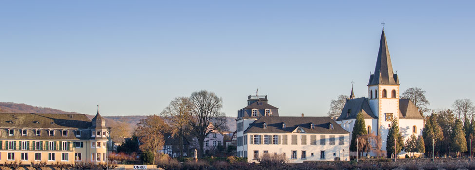 Ansicht Unkel von der aneren Rheinseite, mit St. Panthaleonkirche Ansicht Unkel von der aneren Rheinseite, mit St. Panthaleonkirche