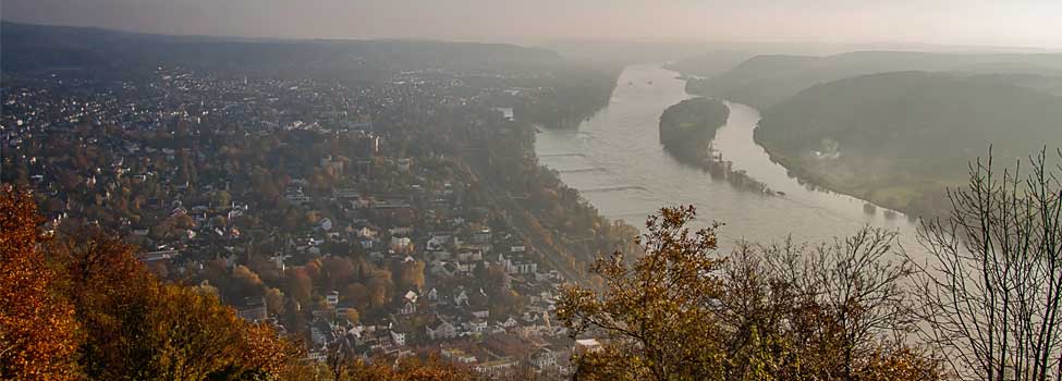 Blick vom Drachenfels Richtung Unkel, unterhalb liegt  Bad Honnef