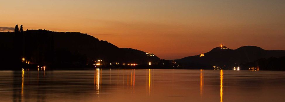 Sonnenuntergang am Rhein im Frühjahr
