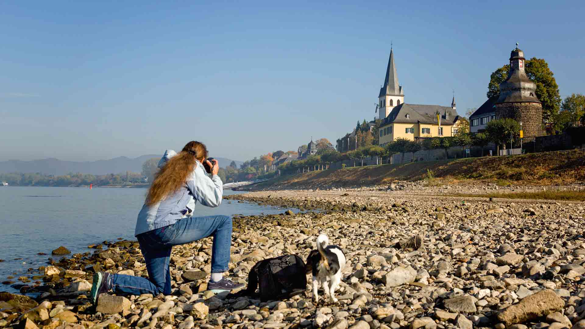 Fotografin am Rhein